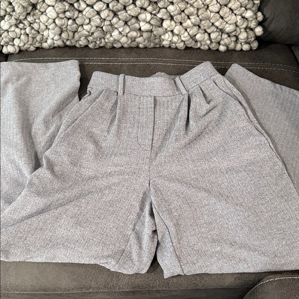Daydrift High-Rise Wide-Leg Trouser
SHORT Herringbone “28 inseam - Picture 6 of 7